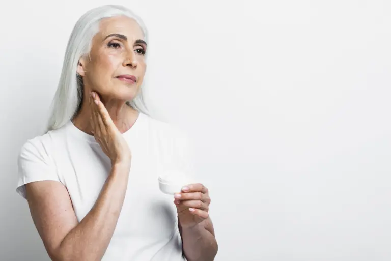 Menopausa e Pele: O que ninguém te conta sobre a queda do colágeno e como reverter