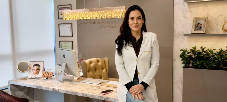 Colágeno em cápsulas, pó e gummies: moda ou necessidade? Dermatologista alerta para excesso de marketing e falta de evidências robustas