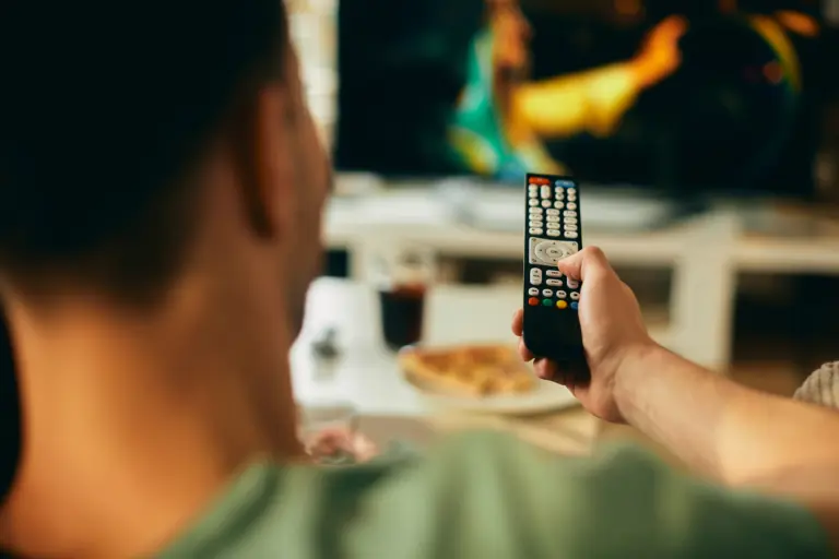 Famílias podem receber nova parabólica digital gratuita; veja quem tem direito