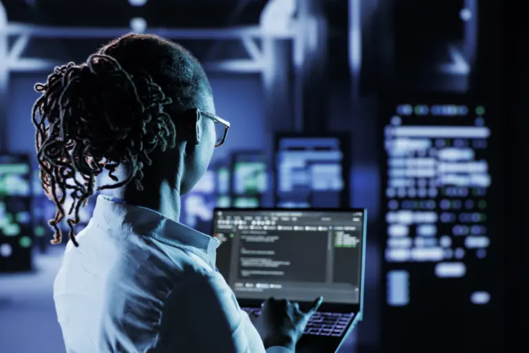 Pesquisa aponta maturidade digital intermediária no Brasil e expõe risco elevado em cibersegurança, dados e IA
