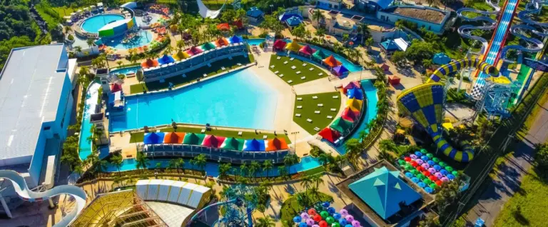 Wet’n Wild abre cerca de 80 vagas de emprego para diferentes áreas operacionais e de atendimento