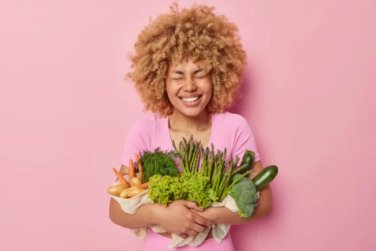 Nutrição feminina com mais vigor: especialista indica nutrientes que ajudam a manter a energia no dia-a-dia
