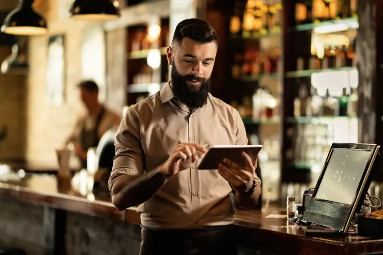 CPF na nota em restaurantes em 2026: veja como transformar refeições em dinheiro e benefícios