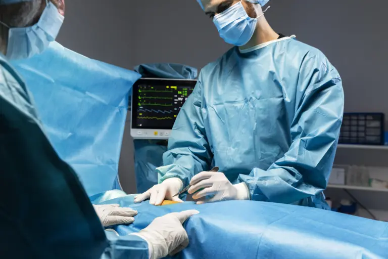 Cirurgia de coluna entra em nova era: tecnologia muda recuperação, precisão e qualidade de vida no pós-operatório