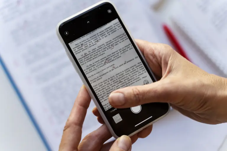 Especialistas reforçam que alterar idioma do smartphone potencializa vocabulário e habilidades linguísticas