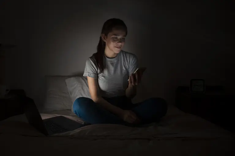 Doutora em Psicanálise investiga o que está por trás do suicídi0 entre adolescentes