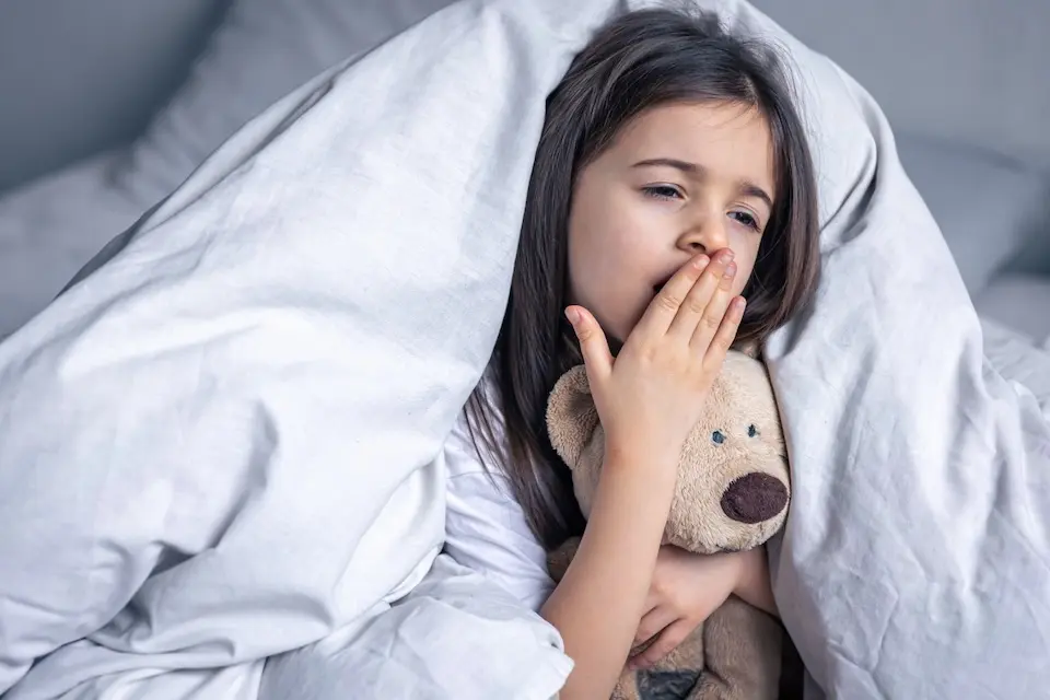 Celular antes de dormir pode afetar o sono e o desenvolvimento infantil