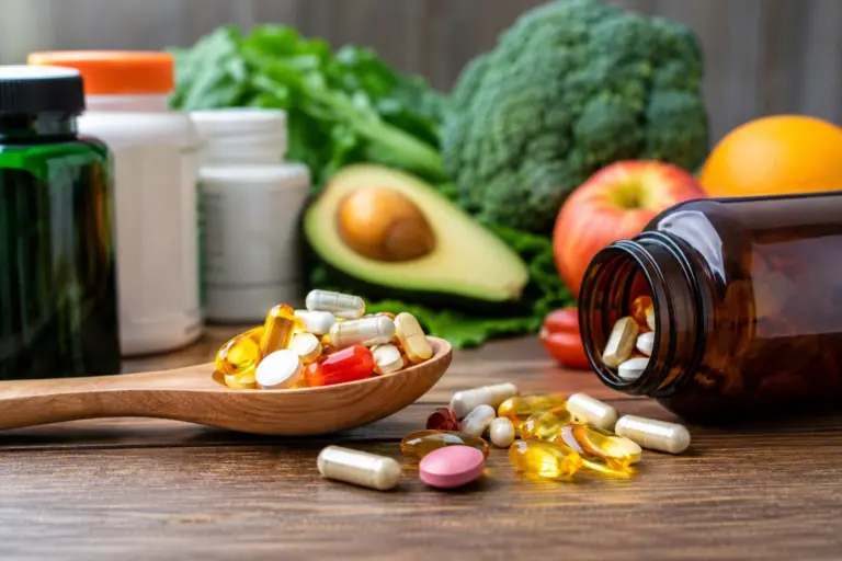Busca por vitaminas dispara na internet e especialistas alertam para riscos do excesso