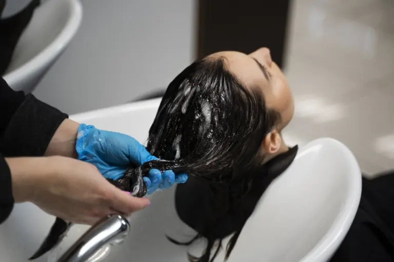 7 sinais de que seu cabelo precisa de reconstrução capilar