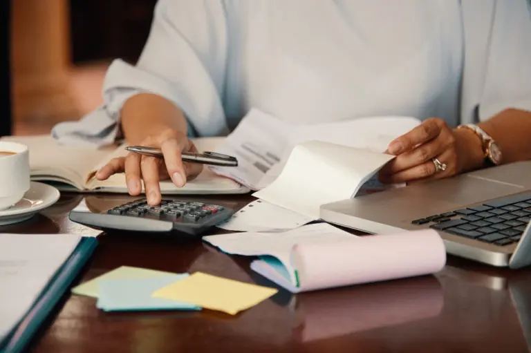 Empresas precisam adaptar notas fiscais para IBS e CBS até 31 de julho