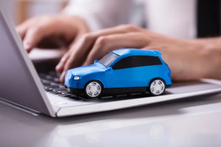 Brasileiro pesquisa preço do carro antes de vender: buscas online por “quanto vale meu carro” crescem 368% em 2026 