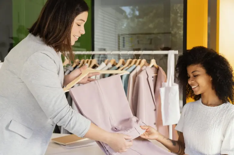 Por que a tecnologia não substitui o atendimento no varejo de moda