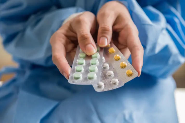 Judicialização da saúde envolve medicamentos disponíveis no SUS em mais da metade dos casos, aponta estudo da Interfarma premiado internacionalmente