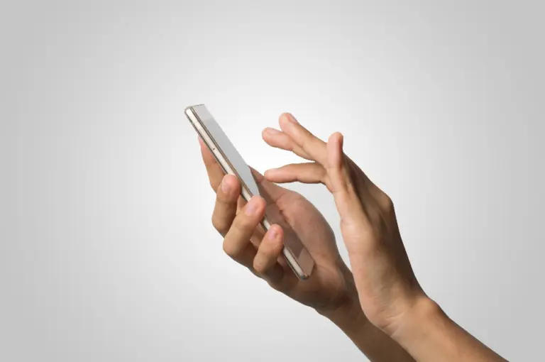 Celular por assinatura: por que seu smartphone não precisa envelhecer na sua mão 