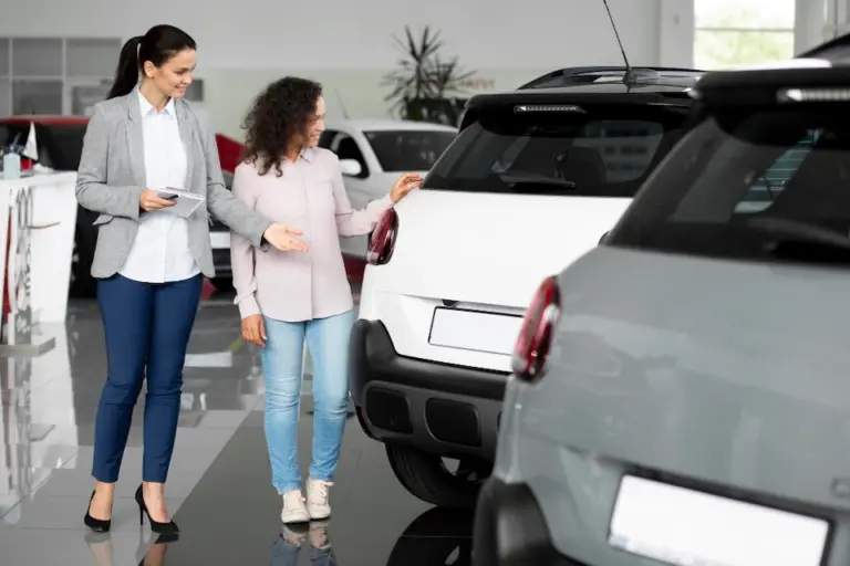 Comprar um carro usado? A consulta de placa pode revelar informações importantes antes da negociação