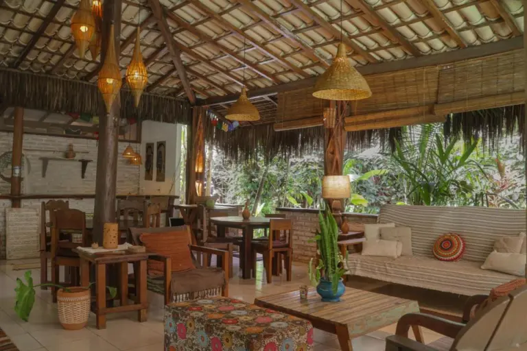 Dia da Amizade: Booking indica cinco destinos brasileiros com acomodações ideais para viajar com amigos