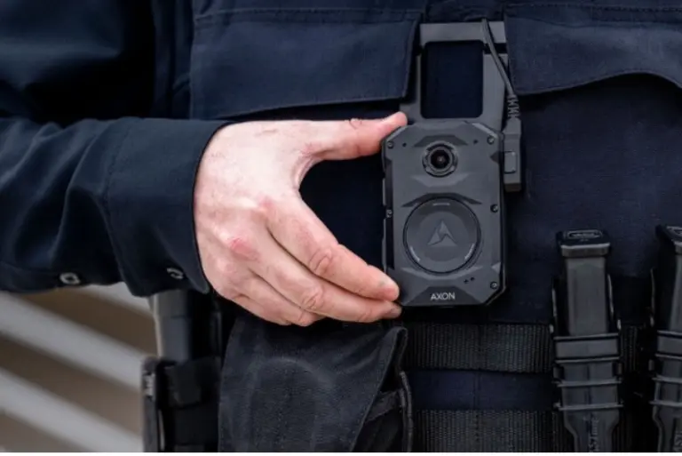 Falta de provas ainda compromete investigações de violência doméstica e impulsiona uso de bodycams no país