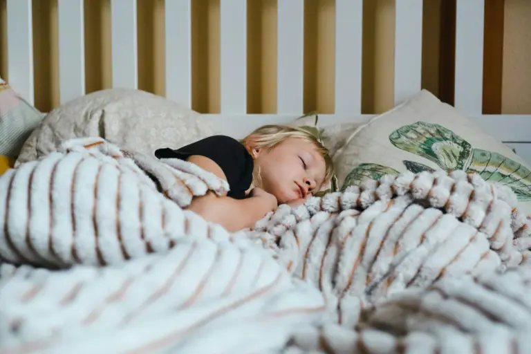 Férias escolares: até onde vale flexibilizar o horário de dormir das crianças?