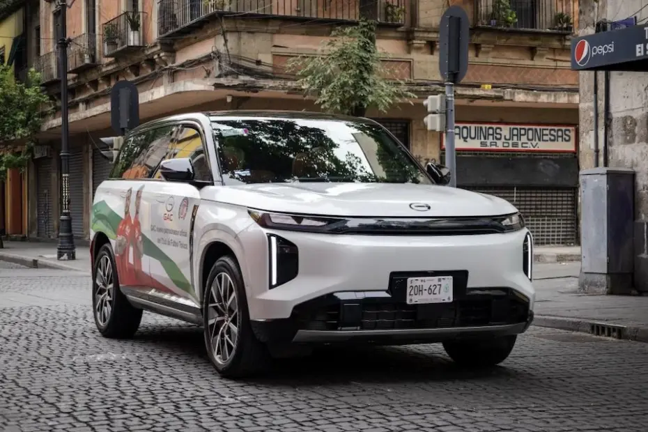 Veículo elétrico da GAC utilizado pela equipe da Xinhua durante a cobertura da Copa do Mundo no México