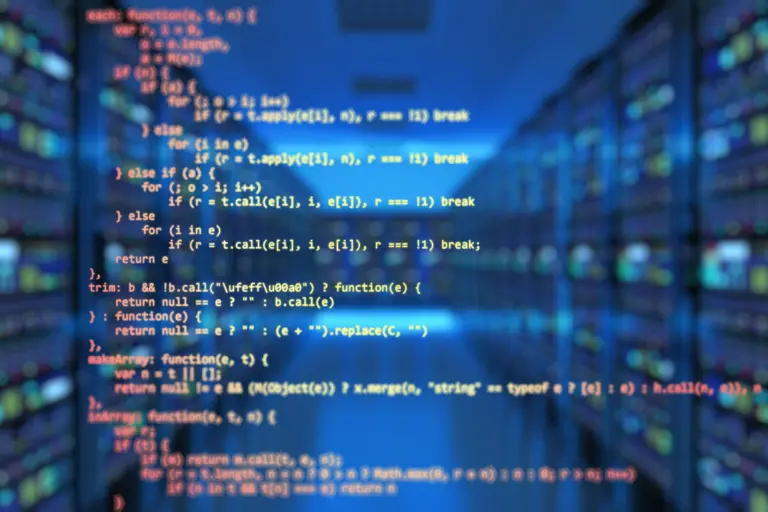 Linguagem criada por brasileiro ganha espaço no mercado e amplia oportunidades para profissionais de tecnologia