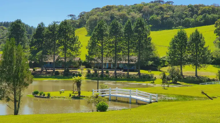 Microférias de inverno: 62% dos brasileiros planejam mais viagens curtas e refúgios na serra catarinense atraem casais