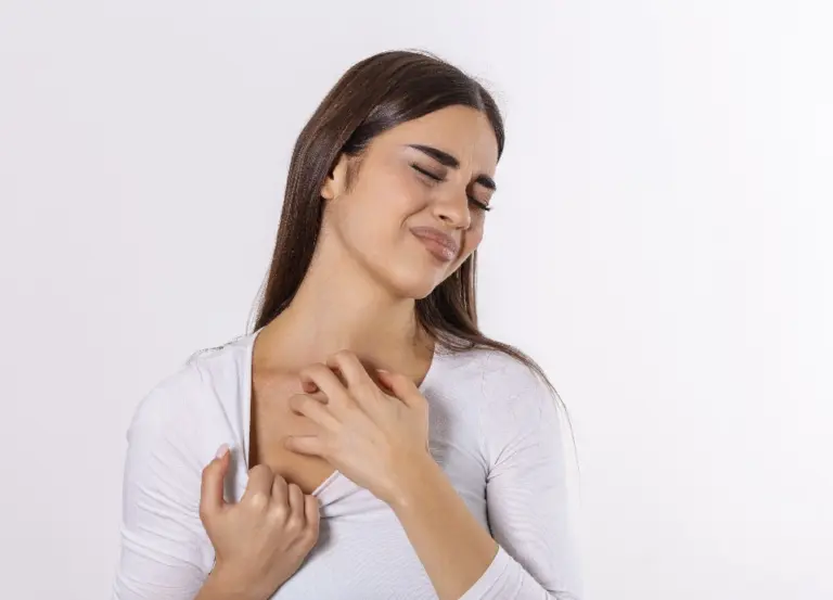 Revisão científica explica o elo entre estresse oxidativo e a inflamação que agrava a dermatite atópica
