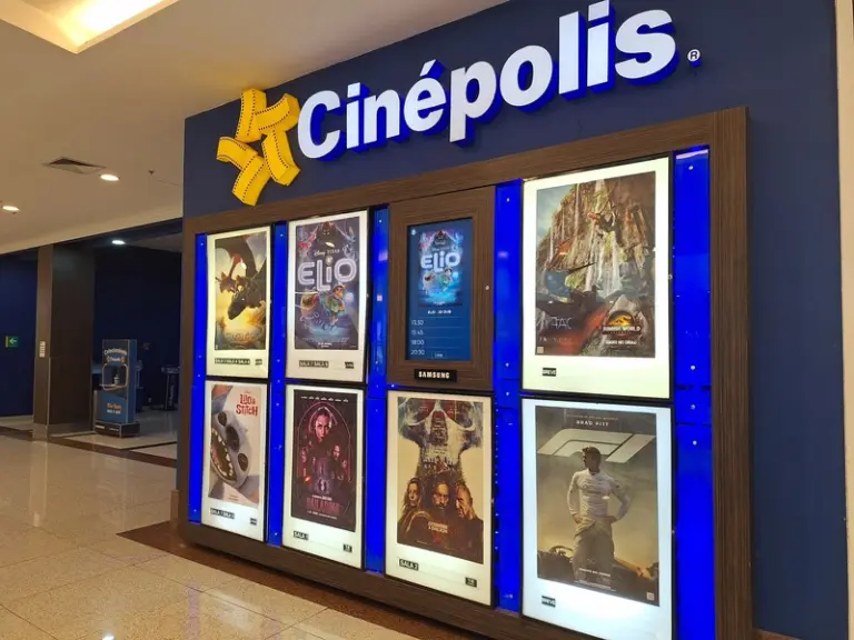 ShoppingSantaÚrsula recebe sessões inclusivas de “Minions & Monstros”