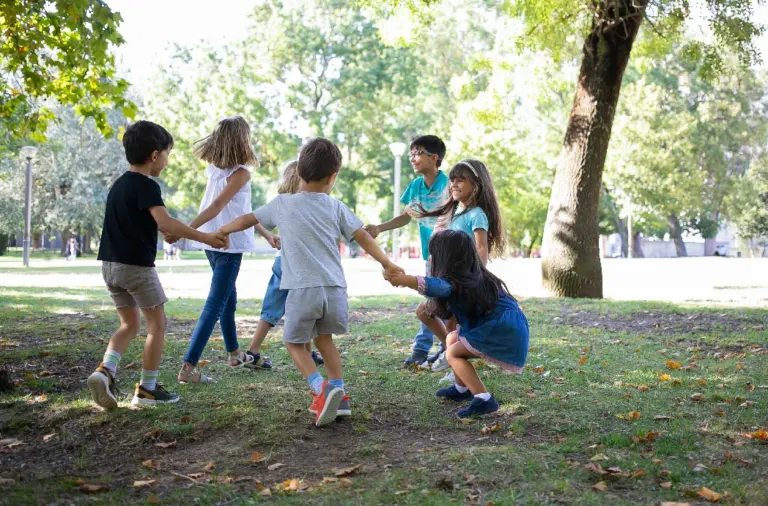 Férias podem ajudar crianças a recuperar habilidades que as telas não desenvolvem
