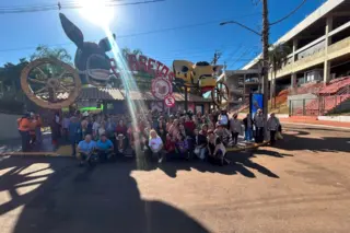 Integrantes da Melhor Idade de Guaíra durante visita ao Parque do Peãozinho, em Barretos