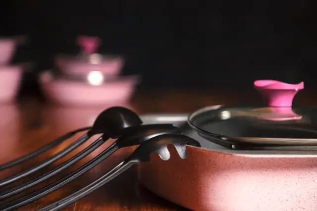 Panelas Polishop antiaderentes com tampas de vidro e utensílios de cozinha