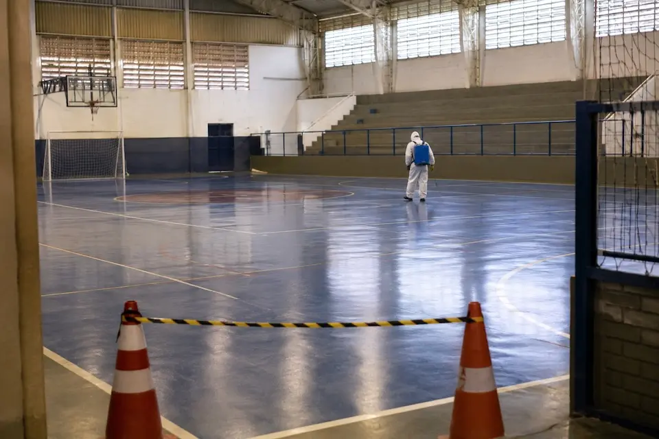 Ginásio esportivo municipal fechado temporariamente para dedetização em Guaíra