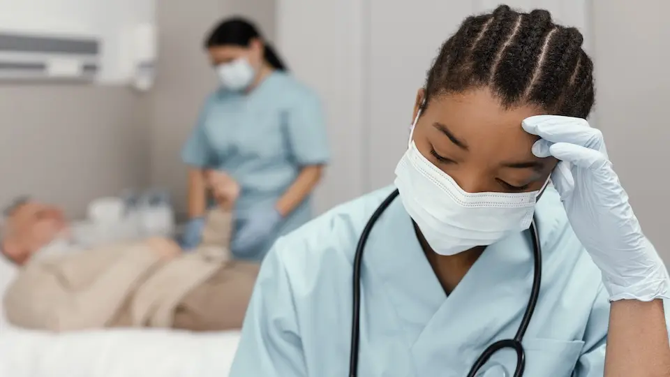 Profissional de enfermagem em ambiente hospitalar