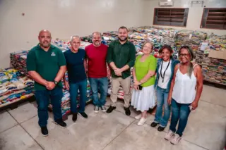 Representantes do João Rock entregam alimentos ao Fundo Social de Ribeirão Preto