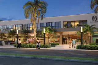 Renderização da fachada do Dona Lola Outlet à noite, com pessoas caminhando, palmeiras e vitrines iluminadas