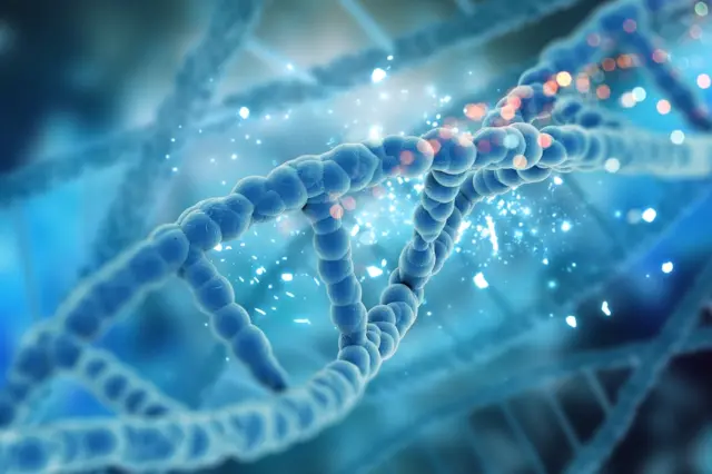 Representação estilizada de hélices de DNA em tons de azul com partículas luminosas ao fundo