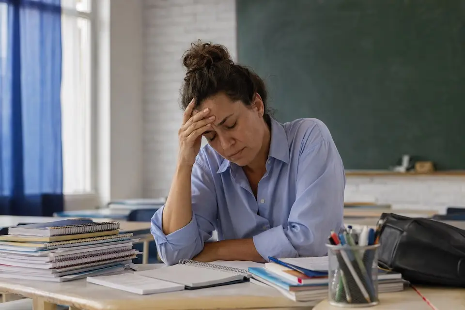 Dois em cada três professores relatam esgotamento emocional frequente, aponta pesquisa nacional