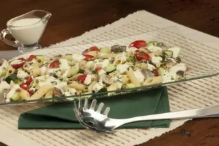 Salada de penne com sardinha e lentilha combina praticidade e equilíbrio para as refeições da semana