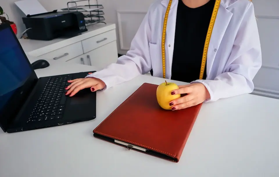Imagem ilustrativa sobre atualização profissional e estudo de diretrizes em nutrição