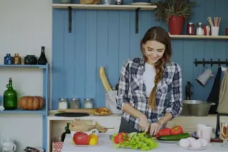 Equipamentos e utensílios de cozinha para o preparo de refeições individuais