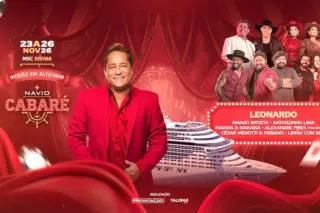 Leonardo em terno vermelho em frente a um transatlântico ilustrado, com elenco de artistas à direita e logotipo 'Navio Cabaré' e datas do evento