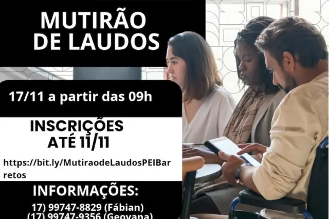 Três pessoas sentadas em sala de atendimento: duas mulheres e um homem em cadeira de rodas usando um tablet; à esquerda há um painel gráfico com informações sobre o evento.