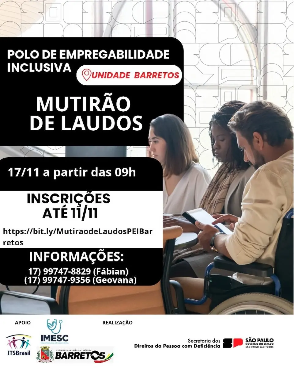 Três pessoas sentadas em sala de atendimento: duas mulheres e um homem em cadeira de rodas usando um tablet; à esquerda há um painel gráfico com informações sobre o evento.