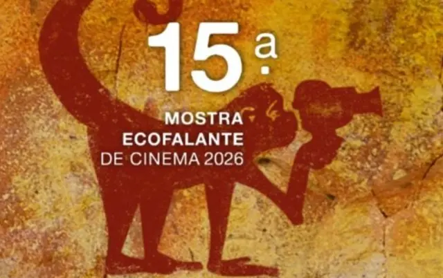 Fundo texturizado em tons de amarelo e laranja com silhueta marrom estilizada de um animal segurando uma câmera e o texto branco '15ª Mostra Ecofalante de Cinema 2026'.