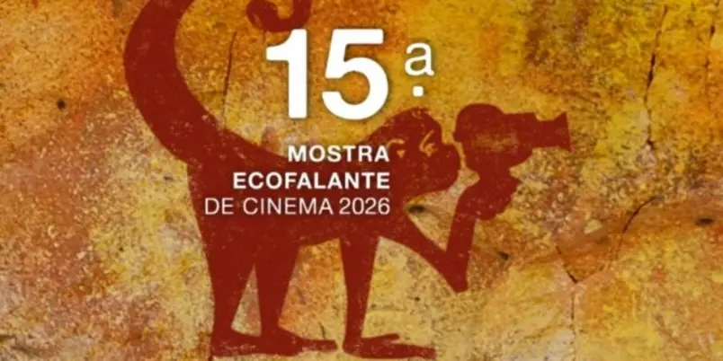 Fundo texturizado em tons de amarelo e laranja com silhueta marrom estilizada de um animal segurando uma câmera e o texto branco '15ª Mostra Ecofalante de Cinema 2026'.