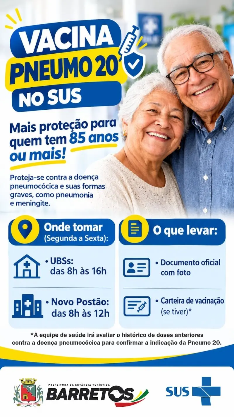 Cartaz azul e amarelo com texto 'VACINA PNEUMO 20 NO SUS', casal idoso sorridente à direita e blocos informativos sobre locais, horários e documentos