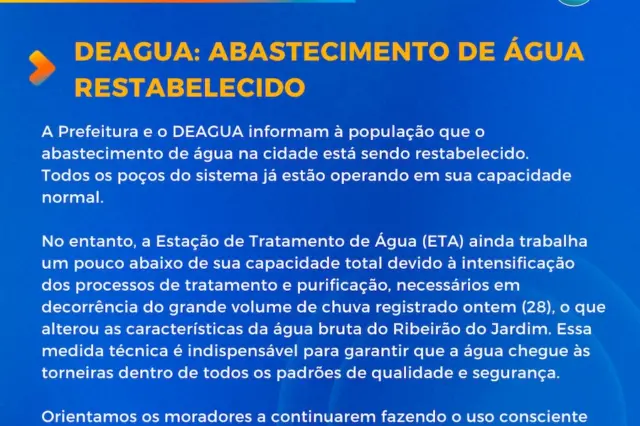Fundo azul com título 'COMUNICADO' e destaque 'DEAGUA: ABASTECIMENTO DE ÁGUA RESTABELECIDO', texto informativo, logotipo do DEAGUA e ícone de torneira com gota